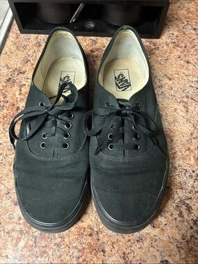 Vans Men’s Black Canvas Low-Top Lace-Up Sneakers